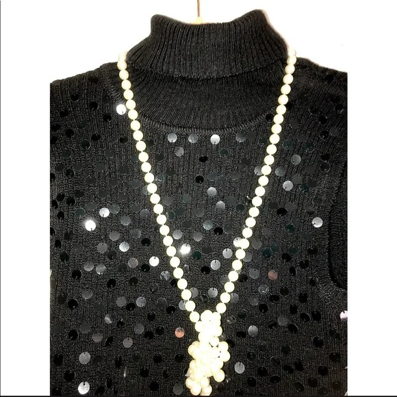 🔥BLACK SEQUINED SLEEVELESS TOP - Picture 5 of 6